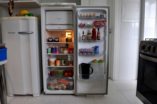 Entretenir votre frigo : pourquoi est-ce important ?