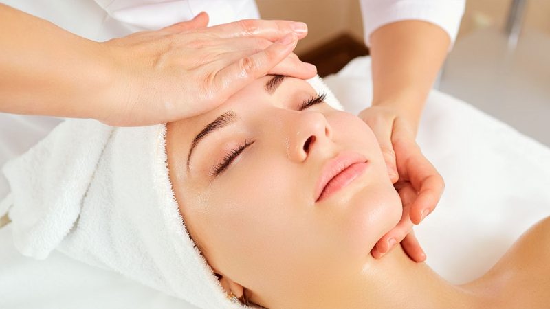 Les étapes essentielles d&rsquo;un soin du visage professionnel en institut de beauté