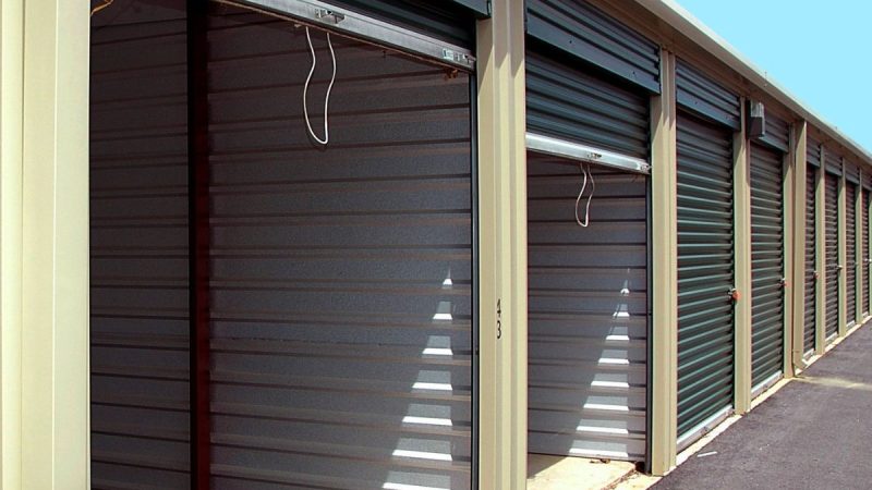 Louer un garde-meuble en toute conformité : les règles essentielles à respecter