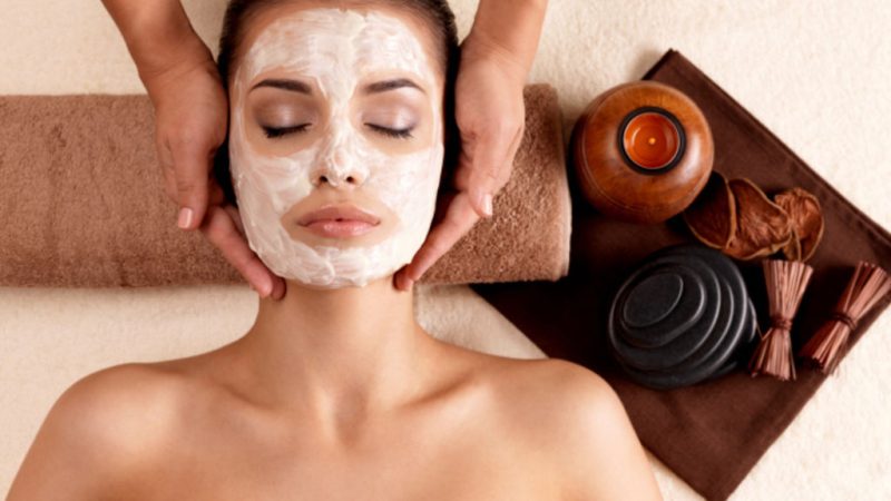 Les bienfaits des soins du visage en institut : pourquoi investir ?