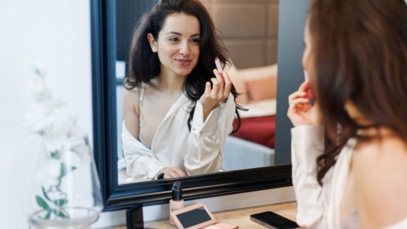 Les effets du coaching en beauté sur l&rsquo;amélioration de l’image personnelle et la confiance