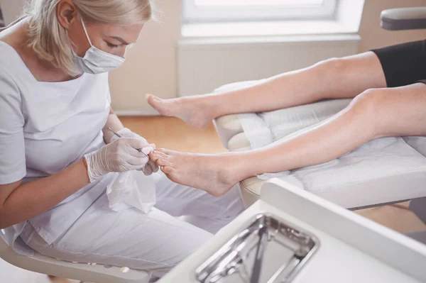 Pourquoi une pédicure régulière est essentielle à votre santé ?