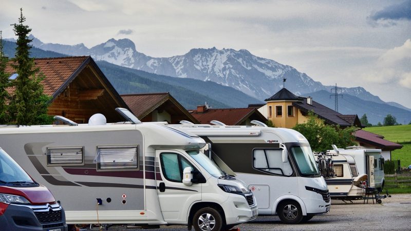 Vacances en mobile-home : avantages face à l’hôtel