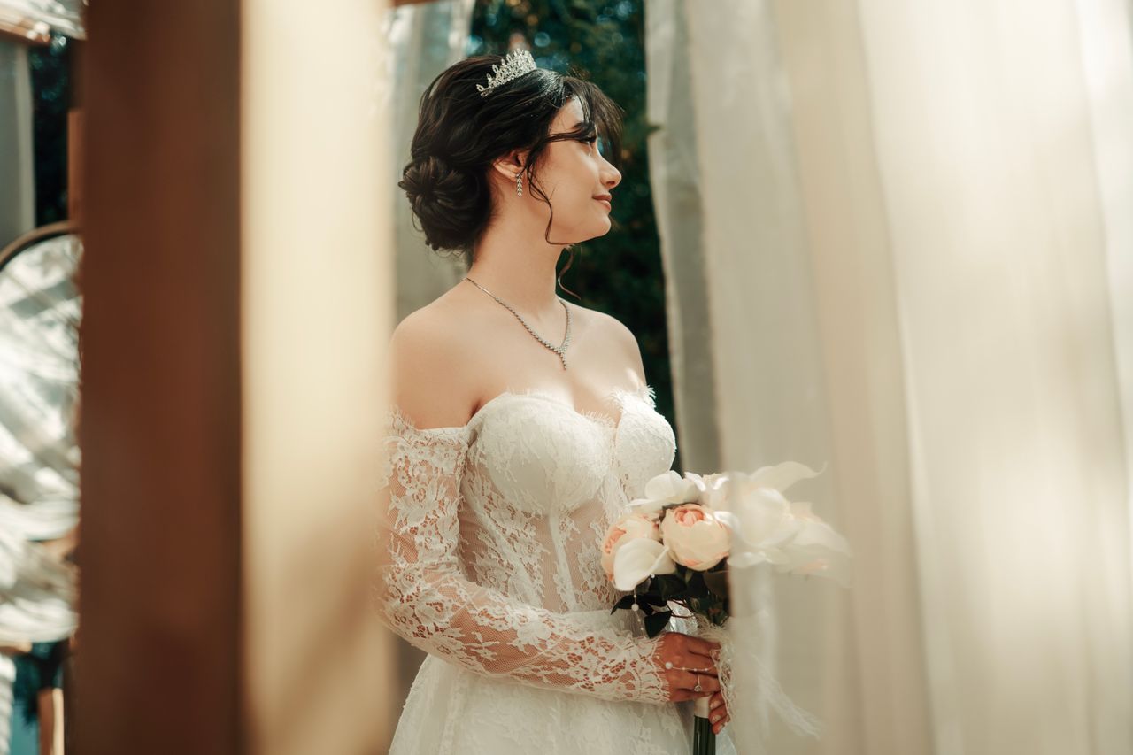 Pourquoi la forme de votre visage dicte votre coiffure mariage idéale?